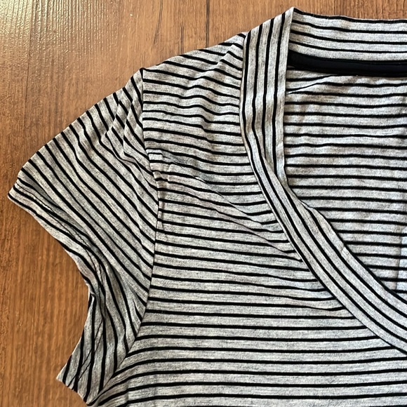 Mossimo grey stretch T with black stripes. - Picture 2 of 4